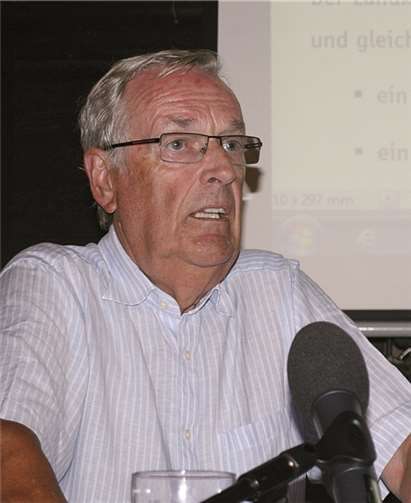 FWG-Kreistagsmitglied Franz Breil stand für die vielen Fragen zum Abfallwirtschaftskonzept Rede und Antwort. K. Büchner