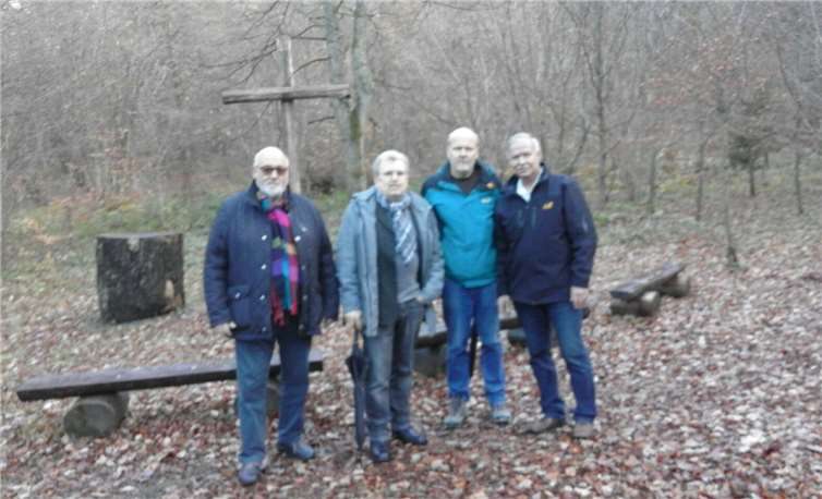 FWG-Ratsfraktion Dieblich am Andachtsplatz des Ruhewaldes Boppard-Buchholz.privat