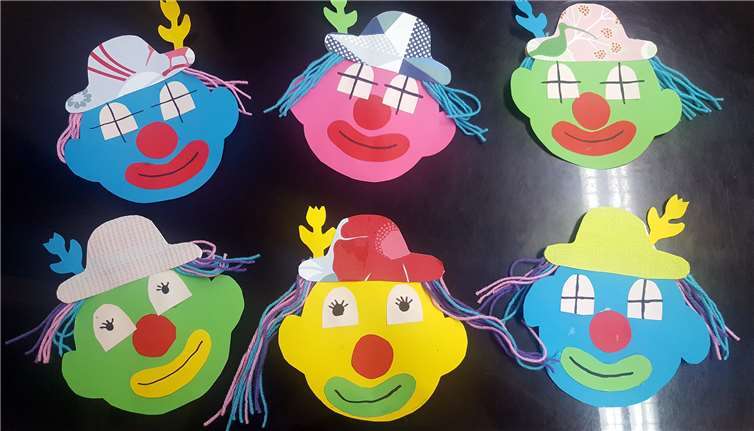 Fabenfrohe Clowns wurden geschaffen.