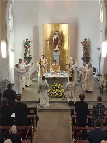 Fabian Bruns feierte in Schenkelberg seine Heimatprimiz.Foto: privat