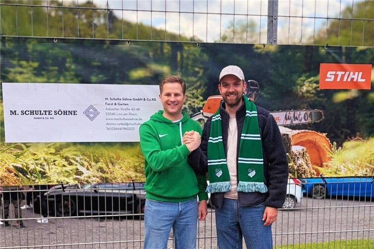 Fabian Schneider (l.) mit Nils Dillmann, Geschäftsführer von M. Schulte Söhne