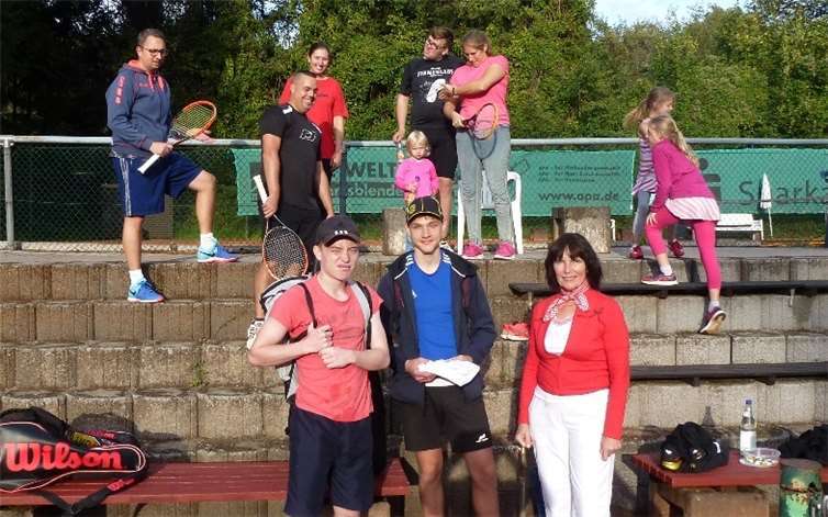 Fabius Stricker (Bildmitte) gewann das Turnier beim Kennenlerntag. privat