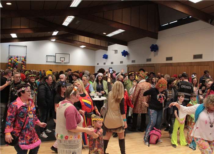 Fachbach feiert und tanzt. Fotos: MFU