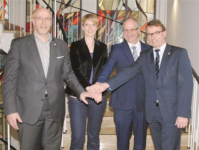 Fachbereichsleiter 1 Uwe Hoffmann (v.li.n.re.), Fachbereichsleiterin 2 Andrea Heimisch, Fachbereichsleiter 3 Gerd Schlich und Oberbürgermeister Wolfgang Treis freuen sich auf die Zusammenarbeit.  Jasmin Franz