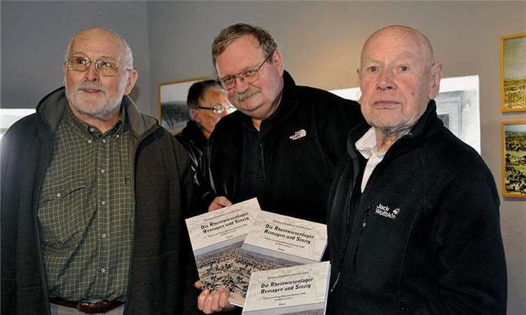 Fachhistoriker wie Wolfgang Gückelhorn, Co-Autor Kurt Kleemann und Altbürgermeister Hans Peter Kürten (v.li.). AB