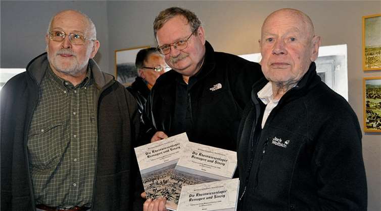 Fachhistoriker wie Wolfgang Gückelhorn, Co-Autor Kurt Kleemann und Altbürgermeister Hans Peter Kürten (v.li.). AB