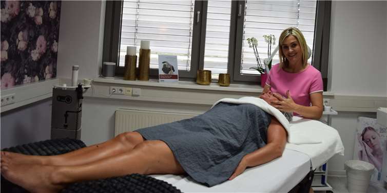 Fachkosmetikerin Nadine Jonas verwöhnt ihre Kunden von nun an in neuen, modernen Räumen.