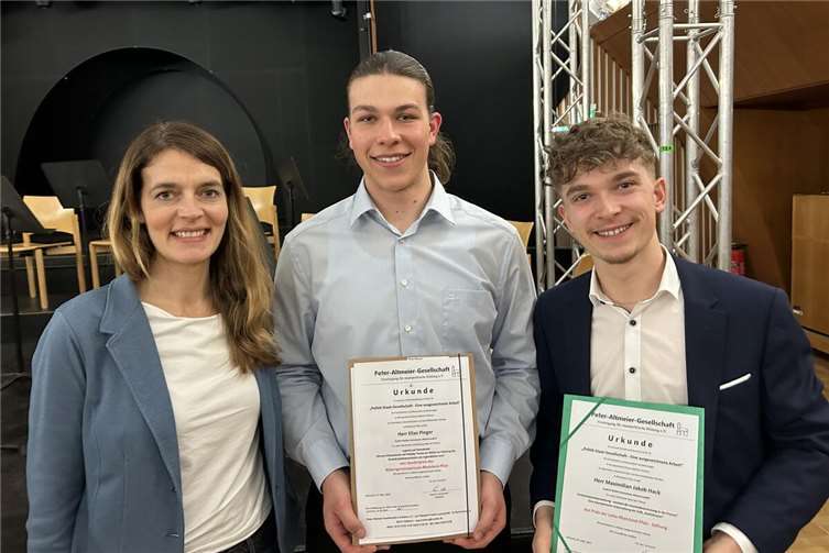 Fachlehrerin Miriam Dolić mit Elias Pinger und Maximilian Hack. Foto: Miriam Dolic