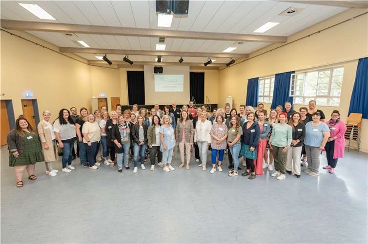 Fachlicher Austausch in Niederzissen: Landrätin Cornelia Weigand (Mitte) eröffnete das Treffen der Kita-Leitungen im Kreis Ahrweiler.  Foto: Bernhard Risse/Kreisverwaltung Ahrweiler