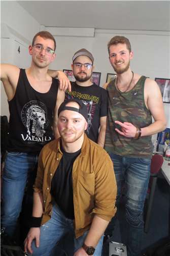 „Factory Reset“ eröffneten den Rockabend.