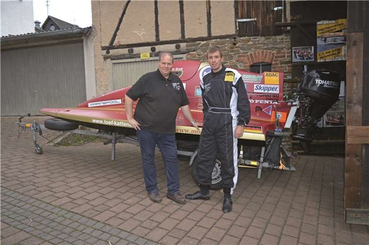 Fahrer Christian Groß (re.) und sein Vater und Manager Thomas Groß (li.) freuen sich auf die neue Saison in der Formel 4. Fotos: CF