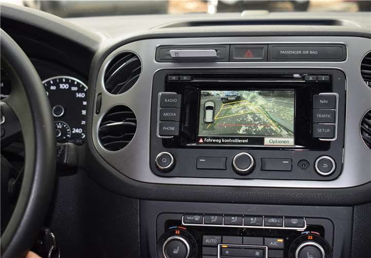 Fahrerassistenzsysteme warnen vor Gefahren und können so eine hilfreiche Unterstützung sein. Foto: Polizei