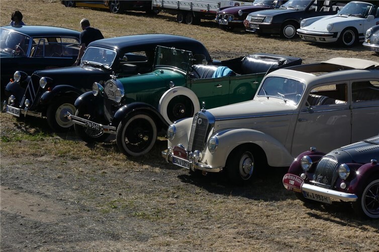 Fahrerlager auf der Straußenfarm in Remagen