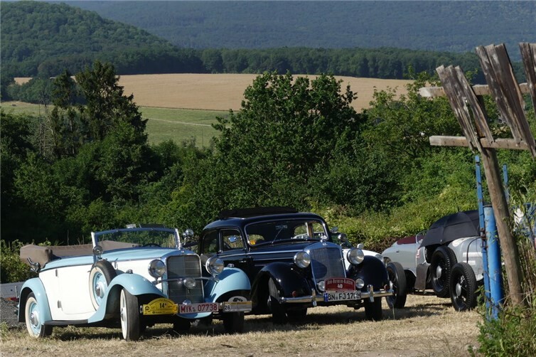 Fahrerlager auf der Straußenfarm in Remagen