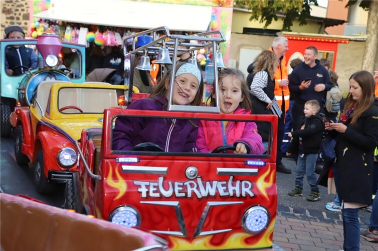 Vier Tage voller Spaß und Tradition Fahrgeschäfte, Schießbuden und mehr luden zum Verweilen ein.