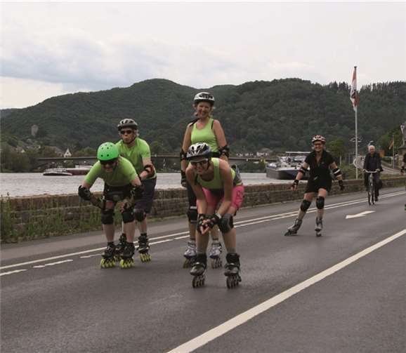 Fahrradfreunde jeden Alters nutzten die freie Fahrt an der Mosel.
