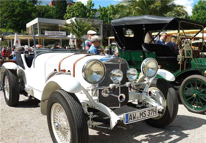 Benzinduft und Charity Fahrzeuge aller Epochen des Automobilbaus waren ausgestellt.