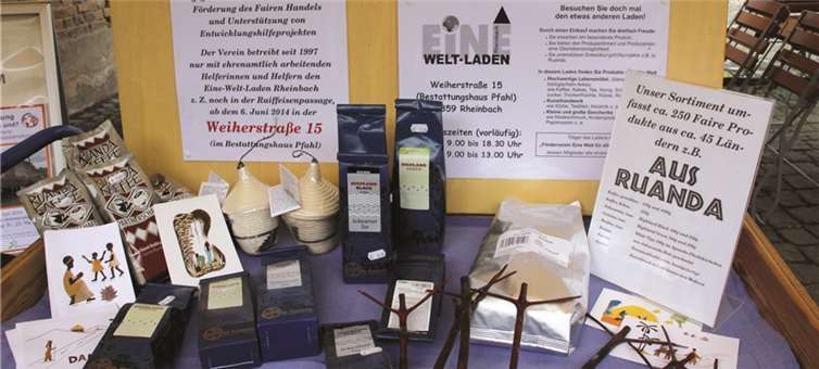 Fair gehandelte Produkte gab es im Innenbereich des Himmeroder Hofes vom „Eine Welt-Laden“ beim Festakt zur Anerkennung der Stadt Rheinbach als Fairtrade-Stadt.