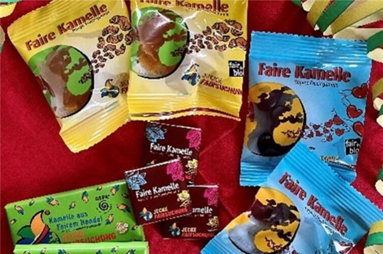 Faire Kamelle werden unter den Mayener Jecken verteilt.Foto: Julia Judt / Stadt Mayen