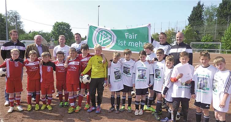 Fairness wurde im Spiel der E-Jugend des SSV Heimbach-Weis gegen TuS Asbach großgeschrieben. privat