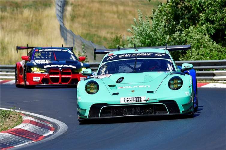 Porsche Sieg bei der NLS-Hitzeschlacht auf dem Nürburgring Falken Motorsports holte den ersten Sieg für den Porsche 911 GT3 R (992) in der „Grünen Hölle“.