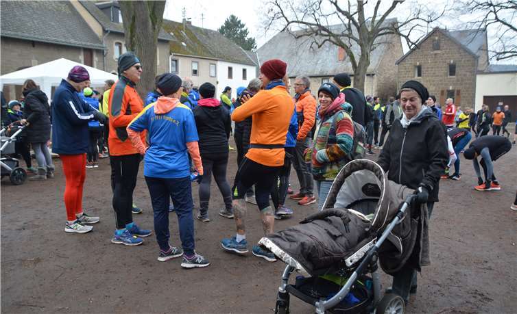 Familiäre Atmosphäre beim 40. Silvesterlauf in Wehr.