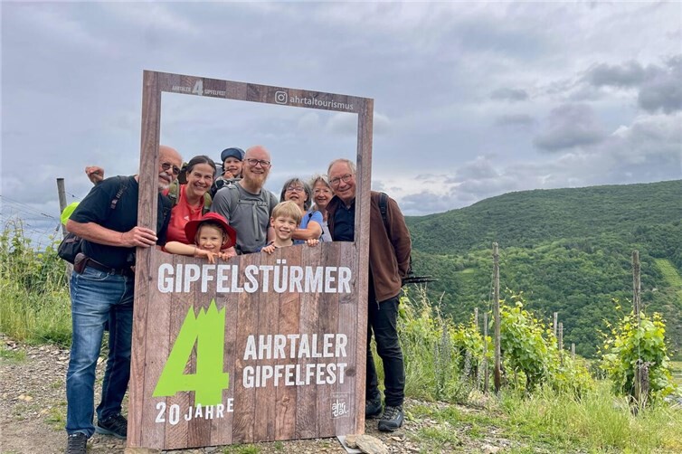 Familie Erdfelder-Naß aus Bonn, Brühl und Weinheim traf sich zum Familienausflug beim Ahrtaler Gipfelfest – hier an der Forsterberg Hütte in Rech.