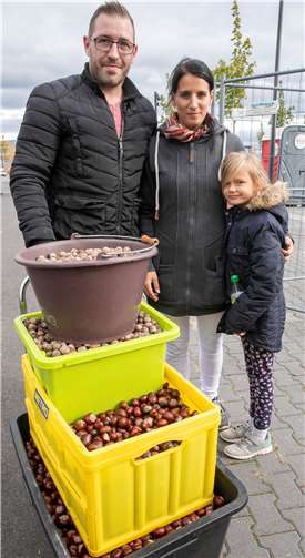 Familie Kunze aus Wesseling hatte 88 Kilo Kastanien und 25 Kilo Eicheln mitgebracht, die gegen leckere Haribo-Süßigkeiten getauscht wurden.