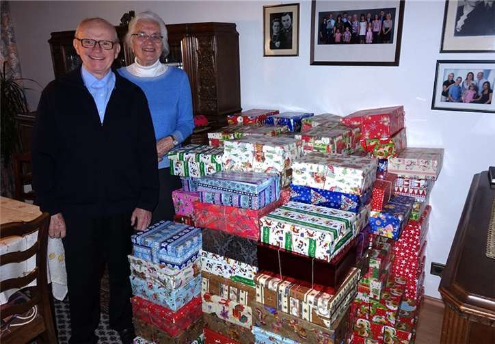 Familie Ludwig aus Rübenach mit ihren gesammelten 205 Paketen.Herbert Hennes