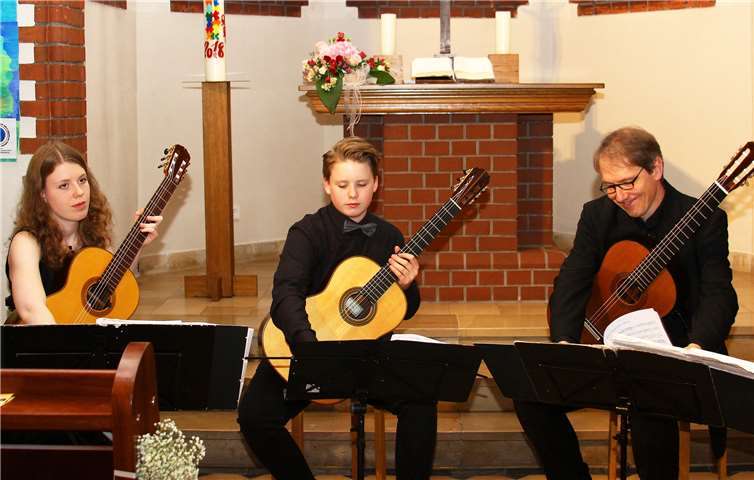 Gitarrenklänge in der Lukaskirche  Familie Monno spielte klangvolle Gitarrenmusik in der Vallendarer Lukaskirche.  Privat