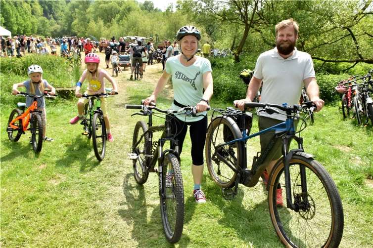 Abgespecktes Event begeisterte Tausende  Familie Ströder aus Roßbach hatte Spaßam Angebot der Traktorfreunde Hausen.
