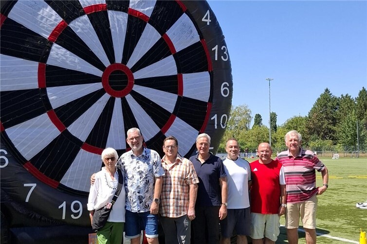 Familienfest des SV Rot-Weiss Merl. Ehemalige und aktve Vereinsmitglieder feiern gemeinsam mit Ehrengast Dr. Norbert Röttgen das 80 jähtige Bestehen des Vereins!