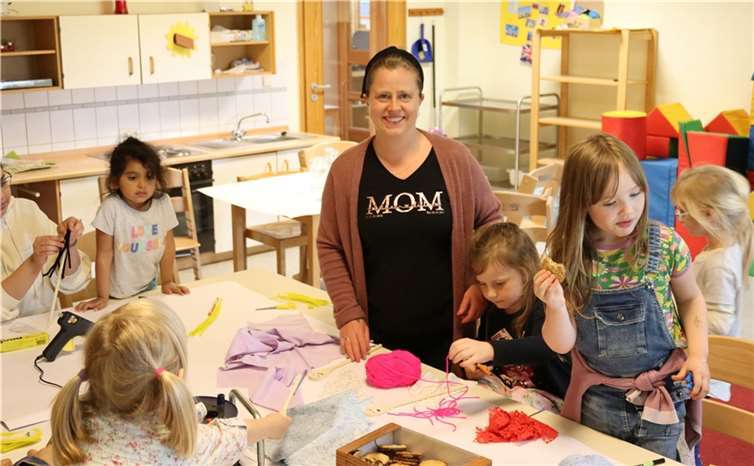 Familienmoments schaffen: Kinder und Eltern freuten sich über die gemeinsame Kreativzeit. Foto: Sebastian Venedey