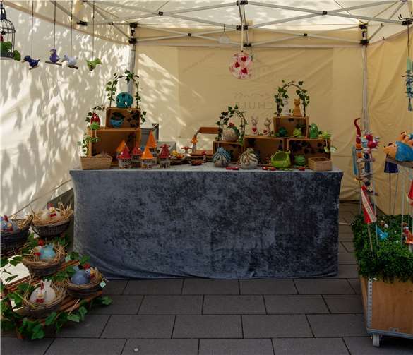 Fantasievoll gestaltete, leuchtend-bunte Herbstdekoration erwartete die Besucher bei Andrea Schak.