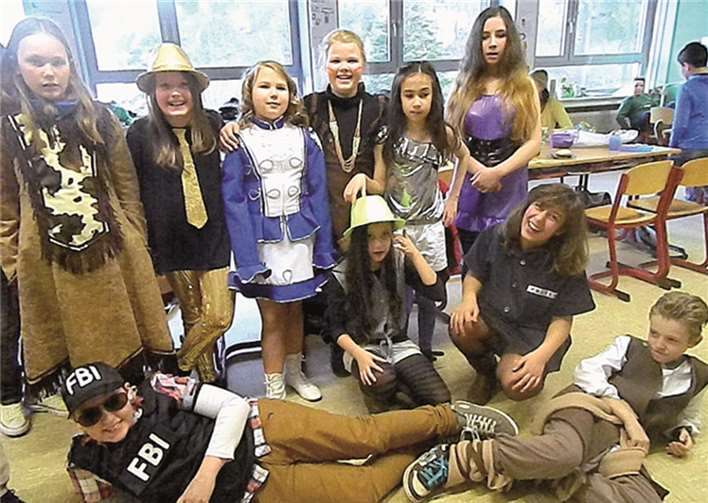 Fantasievoll verkleidet kamen die Schüler an Altweiberfastnacht zur Schule. privat