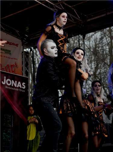 Fantasievolle Kostüme rundeten die Tanzshow ab.