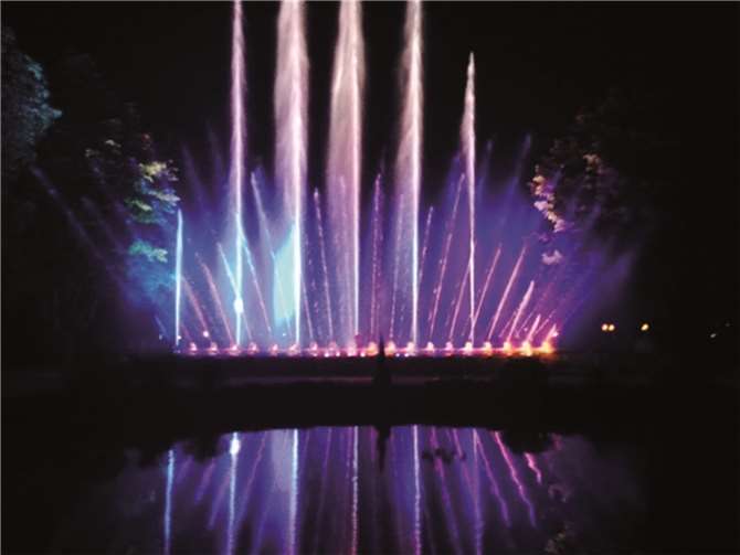 Fantastische Bilder können die Besucher der ersten Klangwelle in der Kurstadt erleben. privat