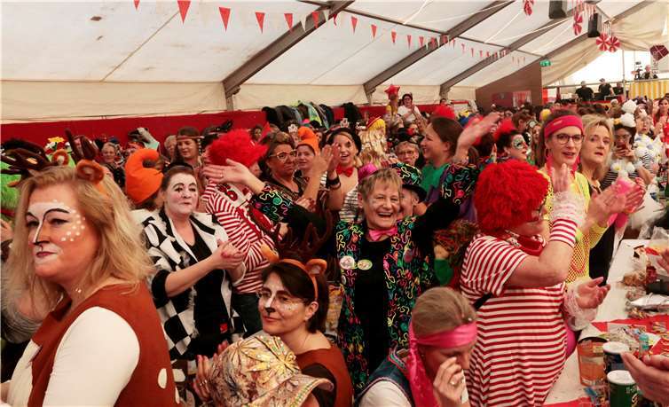 Fantastische Stimmung herrschte bei den Damen in Hönningen. Fotos: -SES-