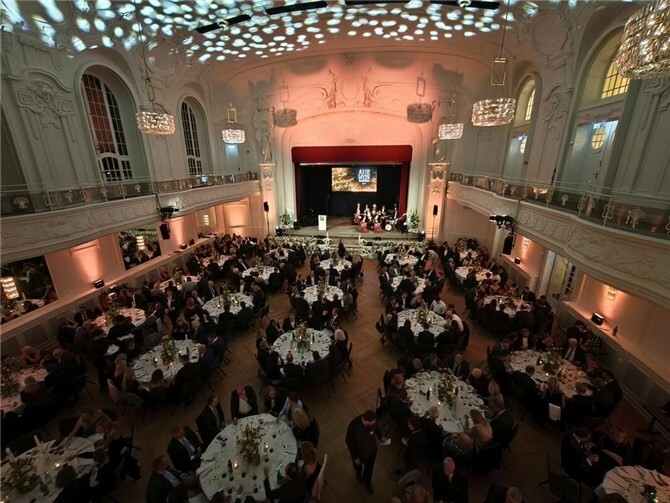 Fantastische Stimmung mit 400 Gästen: Die „Galanacht der Spitzenweine“ überzeugte auf ganzer Linie.  Foto:Du