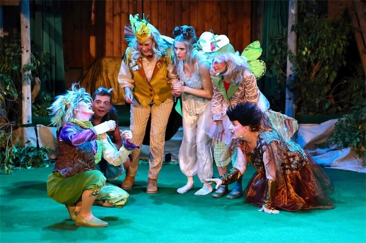 Farbenprächtiger Sommernachtstraum in der Abtei Rommersdorf