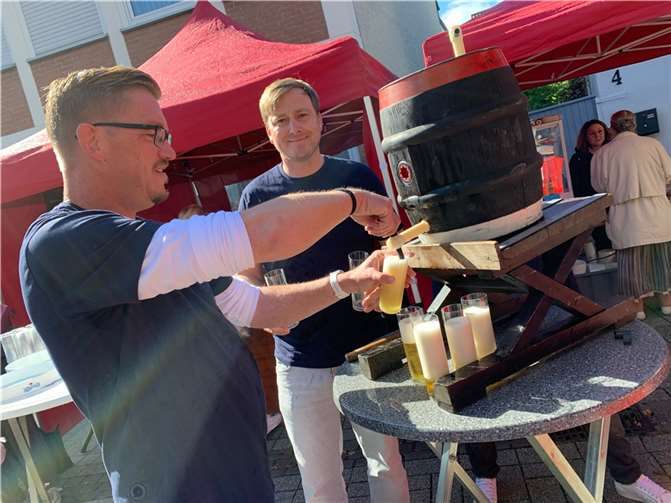 Fassanstich beim „Merler Trauben- und Hopfenfest“.