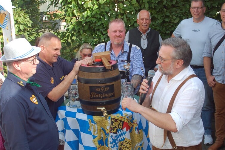 Faßanstich durch den stellv. Bürgermeister Markus Pütz