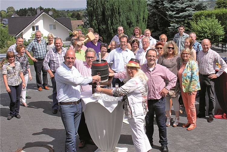 Fassanstich zum Sommerfest der ISR Windhagen.  Elisabeth Klöckner, fotoelli.de