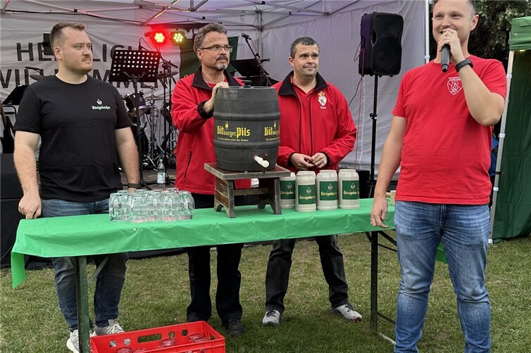 Fassanstich zur feierlichen Eröffnung des Krebbelchenfestes der KG Rheinfreunde