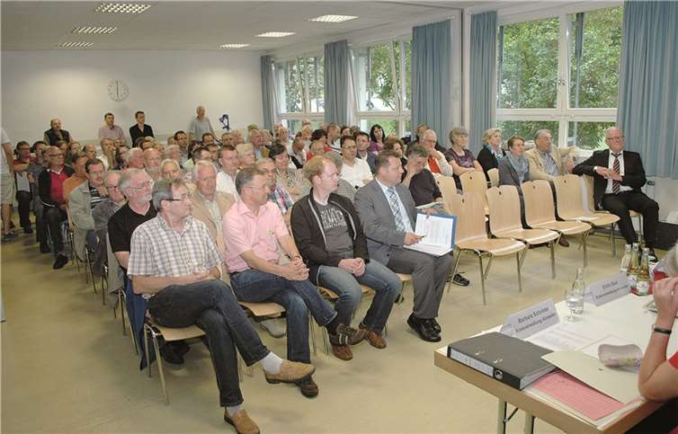 Fast 200 Bad Bodendorfer Vereinsvertreter waren in die Aula der Grundschule zur ersten Anhörung gekommen.BL