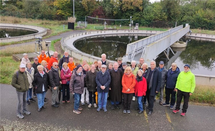 Fast 40 Mitglieder des Meckenheimer Bürgervereins nutzten am 08.10.25 die Gelegenheit, sich aus fachkundigem Mund über die Methoden der modernen Abwasserreinigung in der Kläranlage Rheinbach zu informieren. Foto: privat