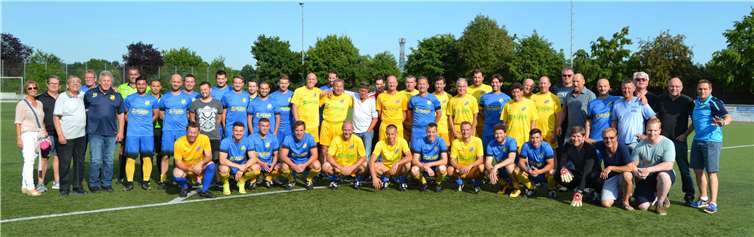 Fast 40 tolle Fußballer aus der Ära Grün gaben ihr Stelldichein im Weiherstadion.