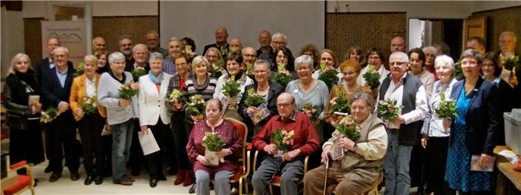 Fast 50 Personen sprach Frau Jöris ihren persönlichen Dank für ihren Einsatz aus. 13 Personen fehlen auf dem Foto. Fotos: MIH