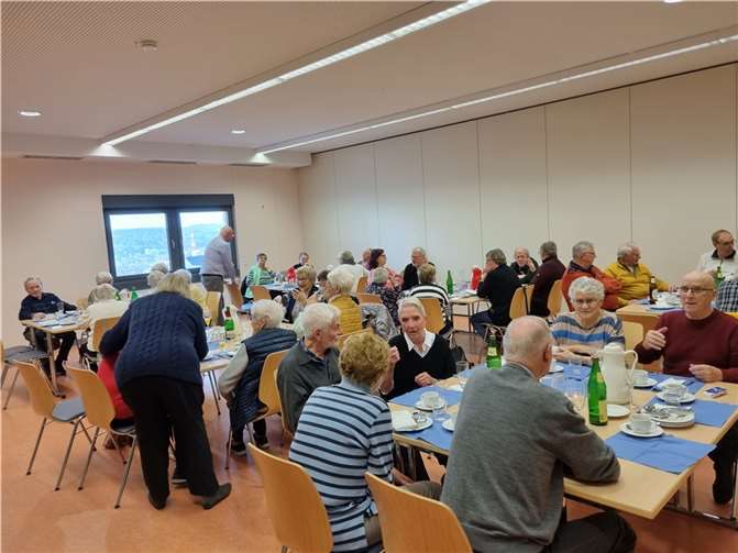 Fast 60 Personen haben mit einen Glas Sekt auf das neue Jahr angestoßen.  Quelle: Ortsgemeinde Ockenfels