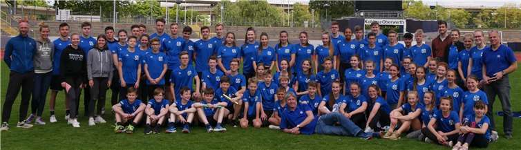 Die Leichtathletik-Saison hat begonnen Fast 70 Jungen und Mädchen in sechs Mannschaften mit ihren Sportlehrern vertraten das Bertha-von-Suttner-Gymnasium Andernach in Koblenz.Foto: privat